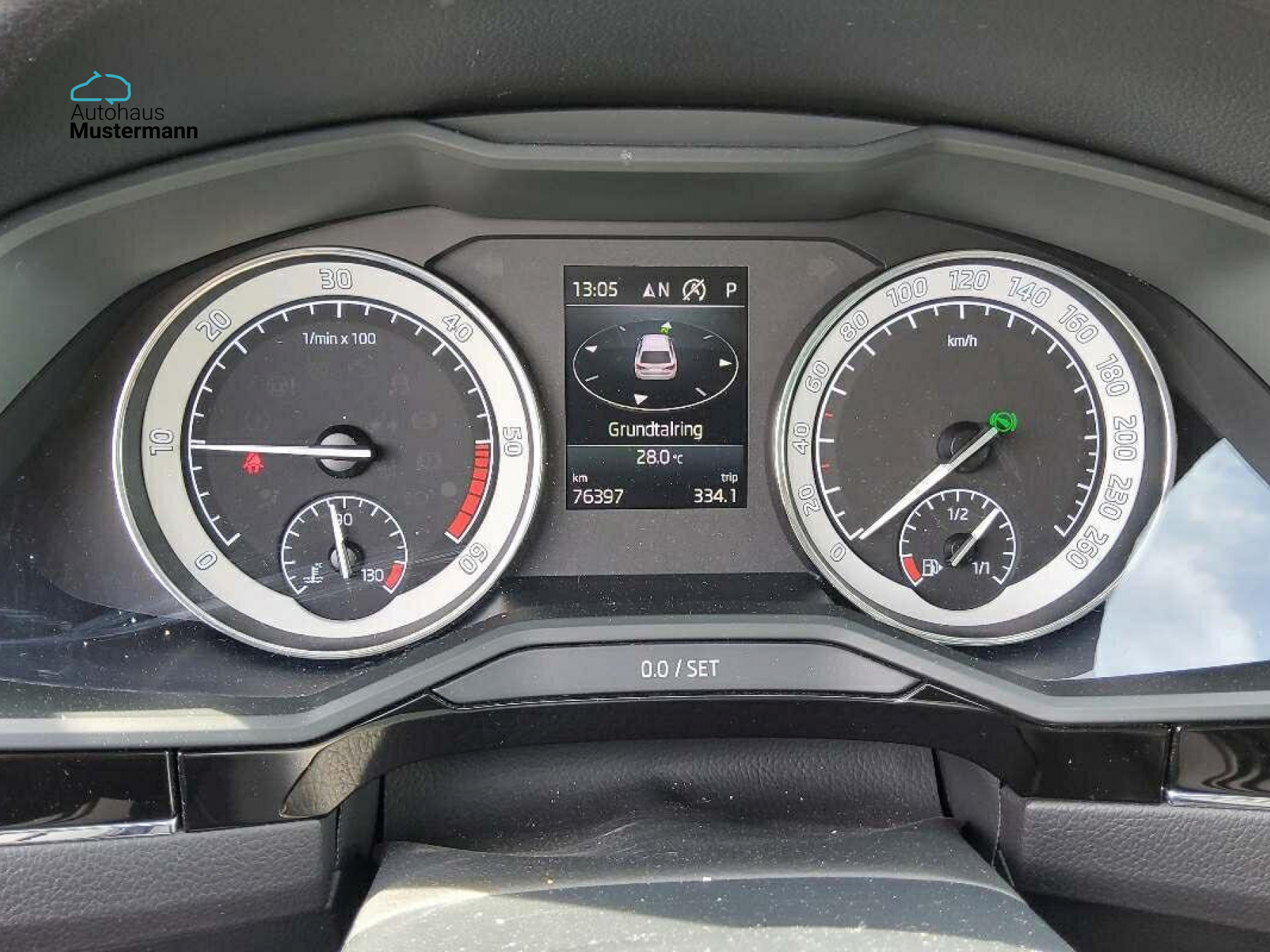 Fahrzeugabbildung SKODA Superb Combi 2.0 TDI DSG L&K AHK NAVI ACC RFK